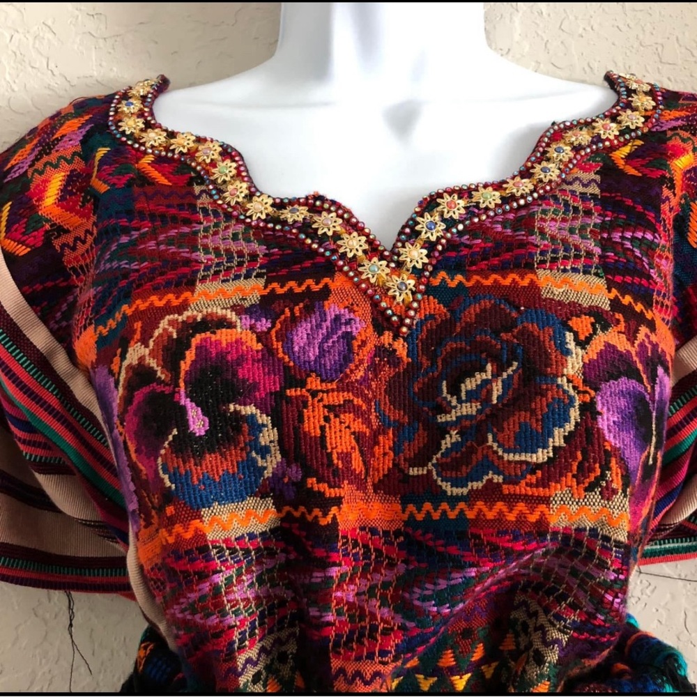 Güipil Digitalizado de amapolas(Guatemalan top)